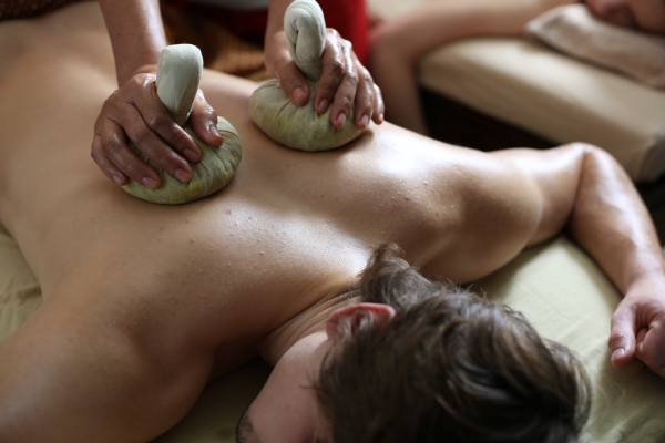 Herbal Massage °Encouraging, warming°
