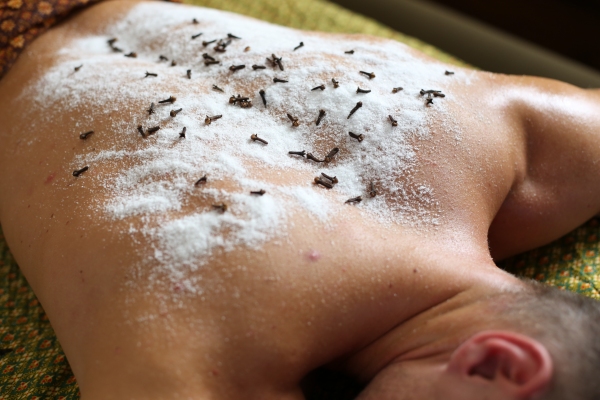 Oil Thai massage and body scrub/Spa pedicure ° Detoxification strengthening °